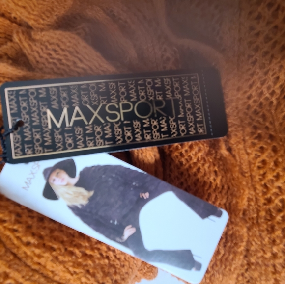 NWT - MAX SPORT RUFFLED PONCHO - Picture 6 of 10